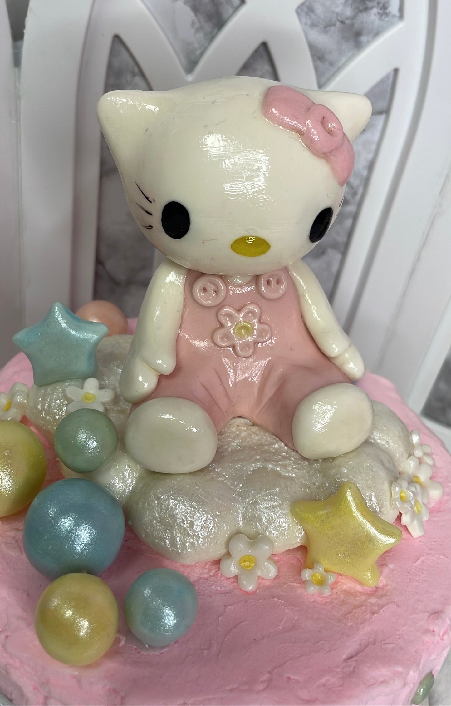 Cute Hello Kitty Cake